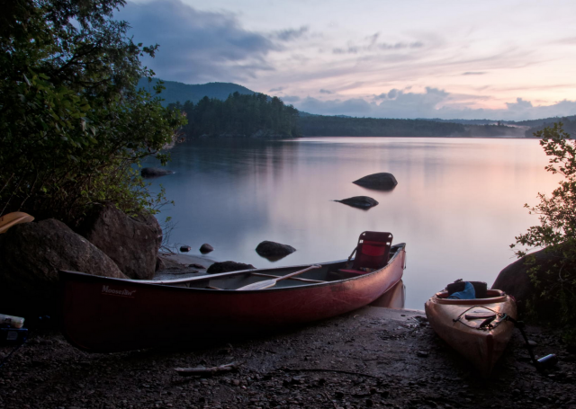 Northern-ontario-canoeing-sunset-paddling
